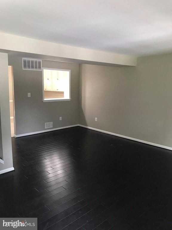 907 Ivy Ave - Photo 2 of 3