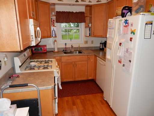 515 Mathews St #2 - Photo 3 of 8