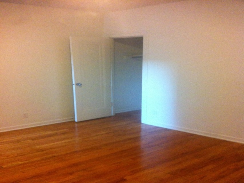 8014 S Maryland Ave - Photo 3 of 8