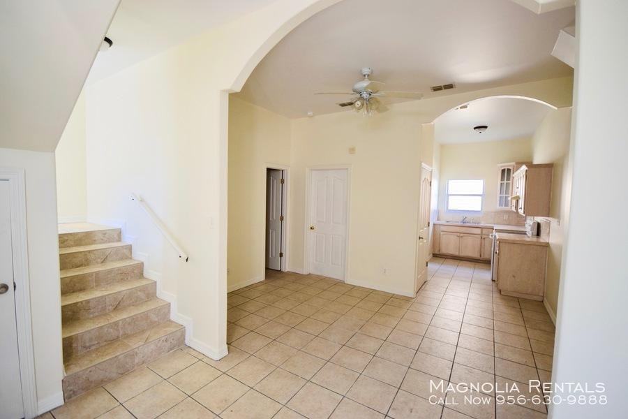 1521 W McIntyre St - Photo 3 of 16