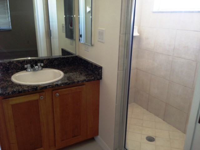 910 Countess Ave - Photo 2 of 4