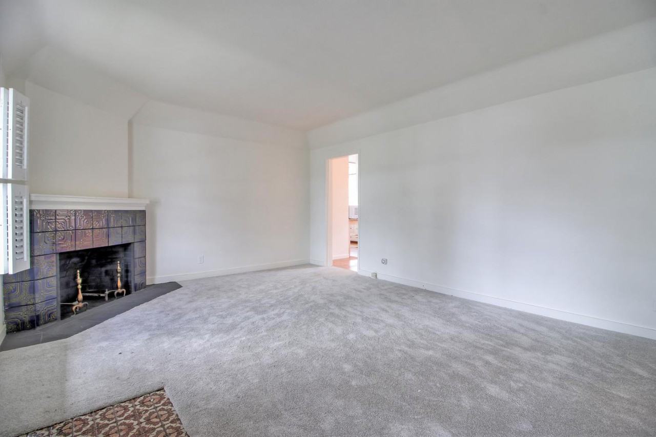 139 D St - Photo 3 of 24