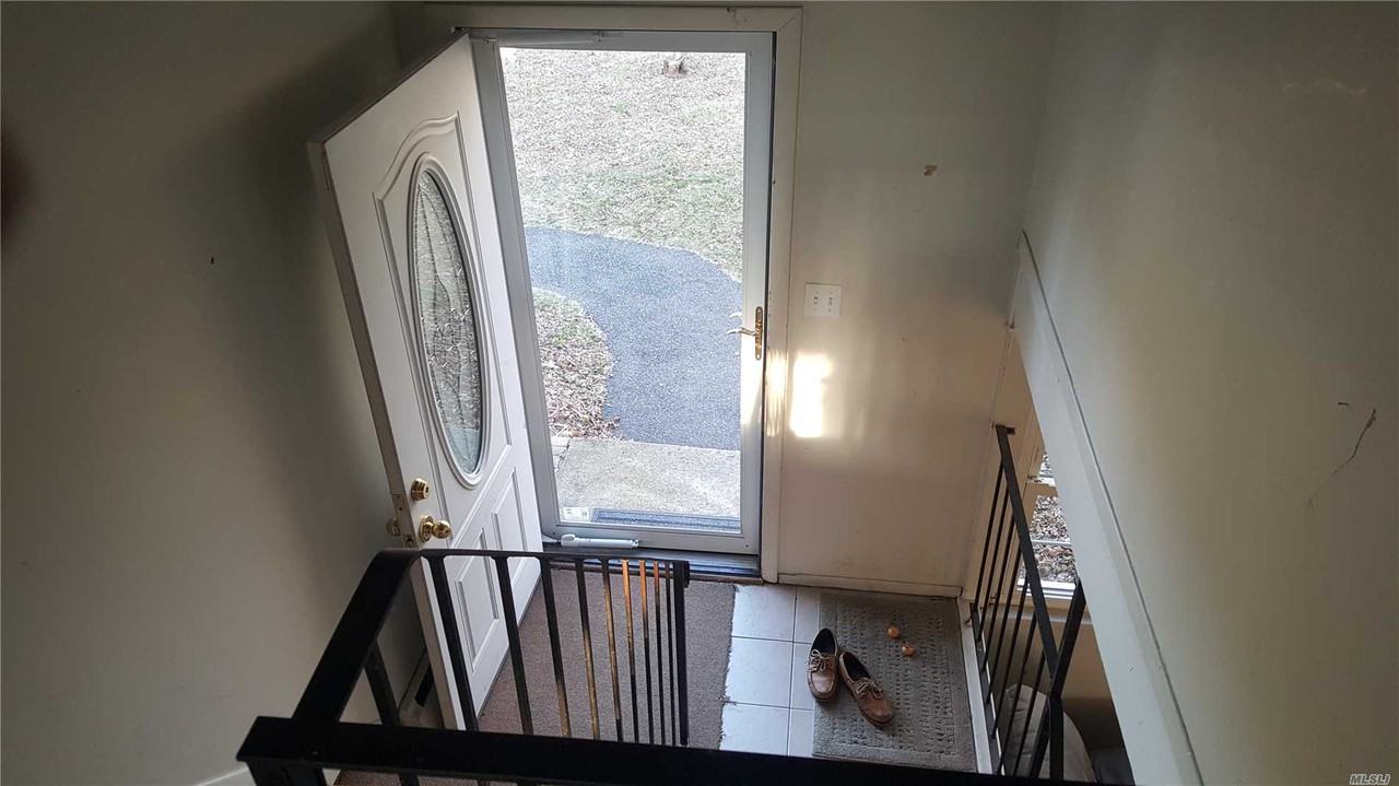 1456 Stony Brook Rd - Photo 3 of 11