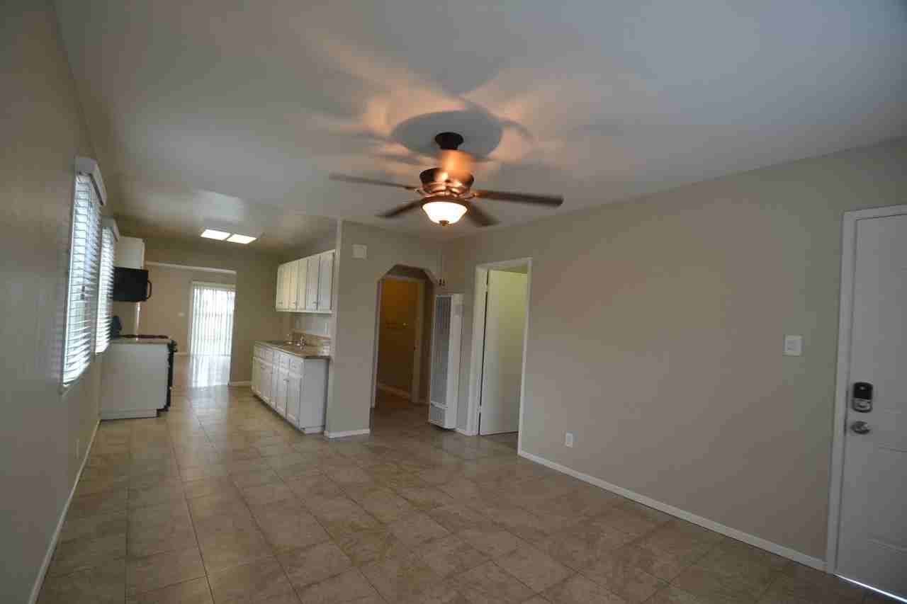 301 E Eleanor Ln - Photo 3 of 9