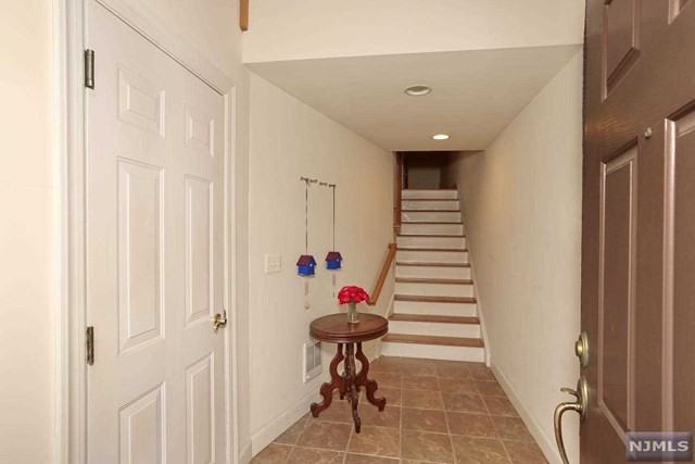 132 Demarest Ln - Photo 3 of 25