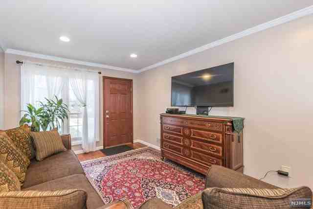 1333 Mulberry Dr - Photo 2 of 21
