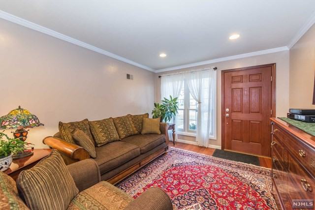 1333 Mulberry Dr - Photo 3 of 21