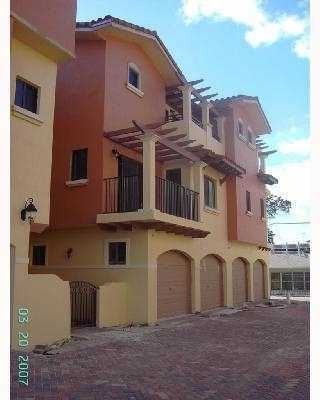 1944 NE 4th St - Photo 3 of 30