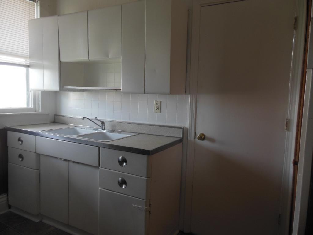 334 Pearl St - Photo 3 of 7