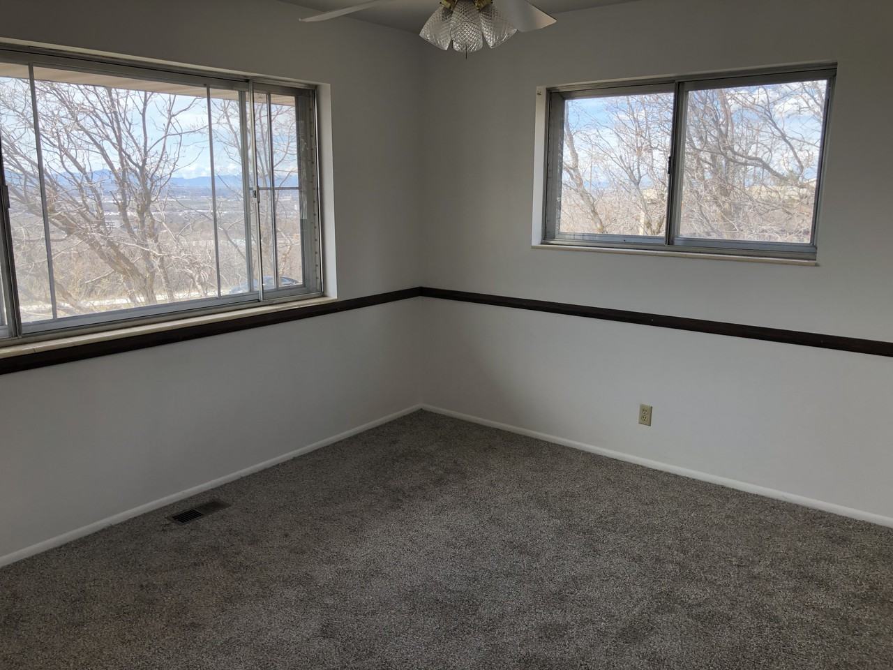 4060 Skyline Pkwy - Photo 3 of 16