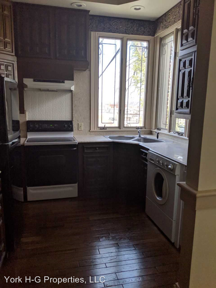 237 E Market St #2nd Fl Rea - Photo 2 of 8