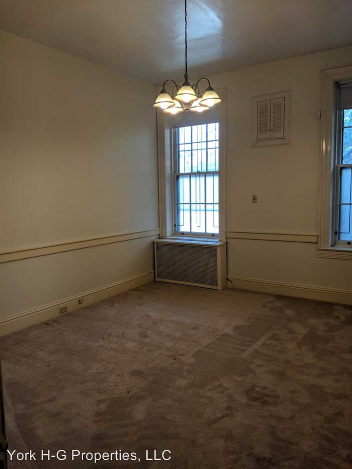 237 E Market St #2nd Fl Rea - Photo 3 of 8