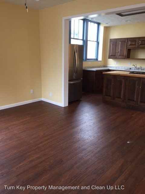 320 SE Riverside/ 12 Cherry Street - Photo 2 of 8