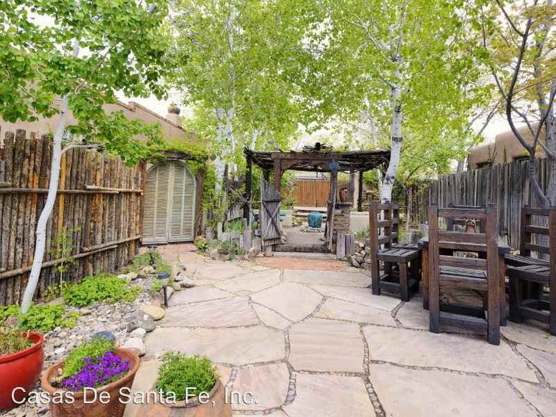 220 Irvine St - Photo 3 of 15