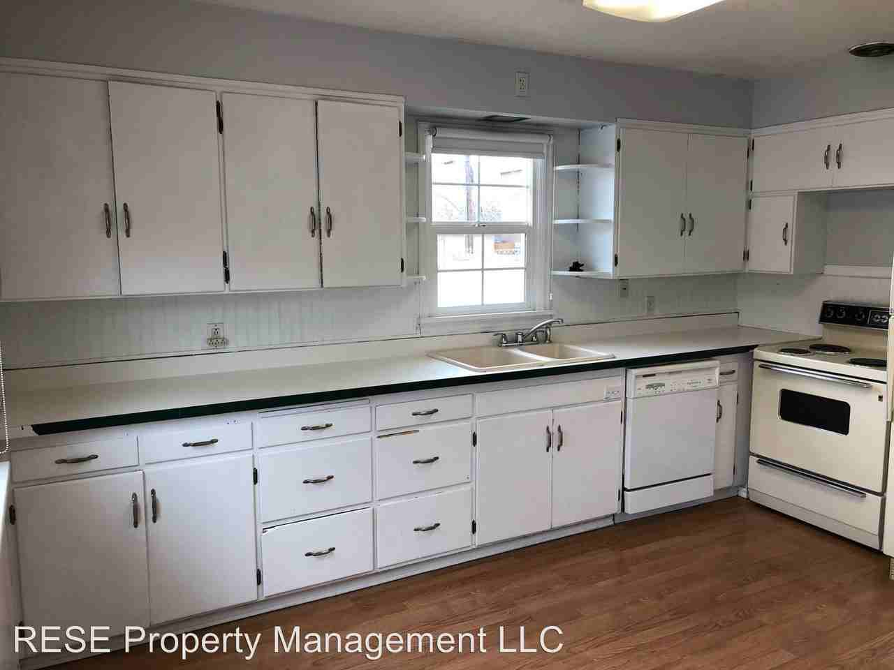 256 S 400 W - Photo 3 of 49