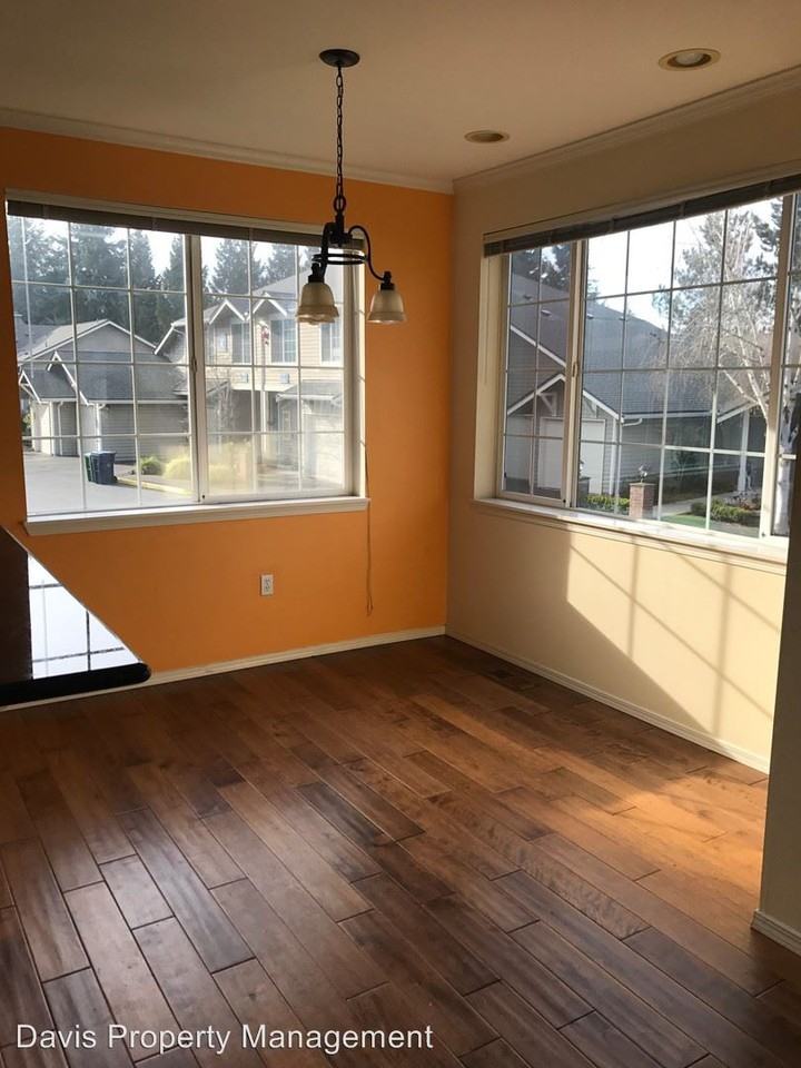 18610 NE 57th St - Photo 3 of 12