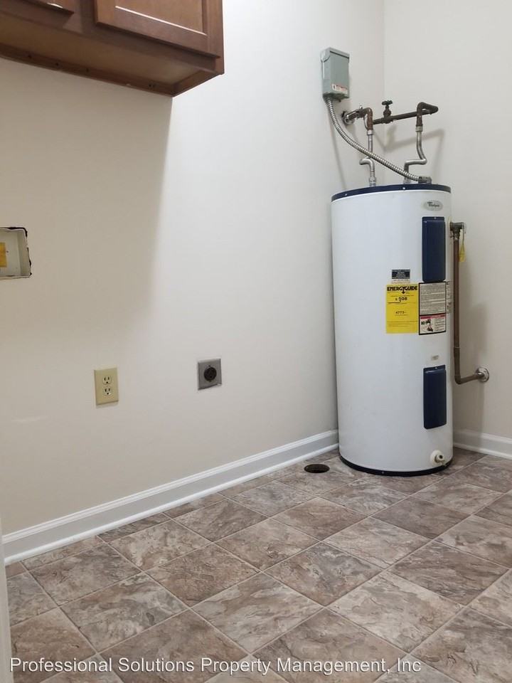 313/315 Clearwater Way - Photo 3 of 9