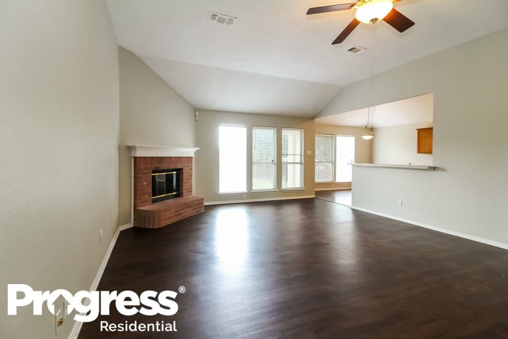1600 Mcgarry Ln - Photo 3 of 14