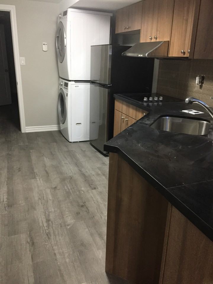 641 Lansdowne Avenue - Photo 3 of 8