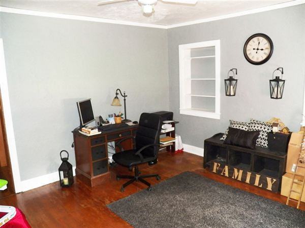 312 S Adams St - Photo 3 of 15