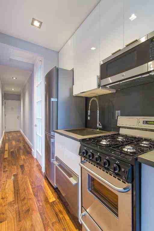 327 E 5th St #4 - Photo 3 of 6