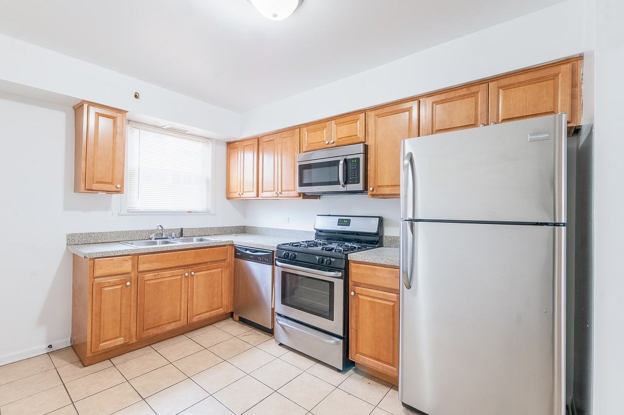 2001-07 W Touhy Avenue - Photo 2 of 15