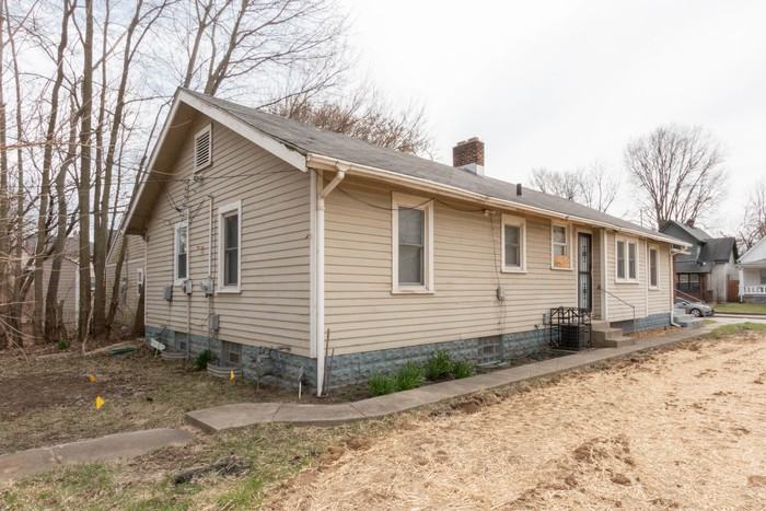 1246 W 30th St - Photo 2 of 18