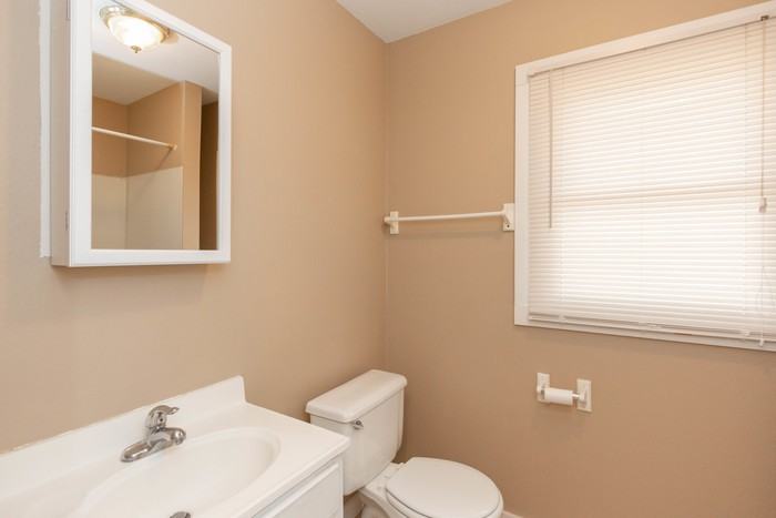 1246 W 30th St - Photo 3 of 18