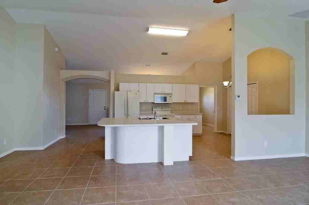 702 SW McCracken Ave - Photo 3 of 12