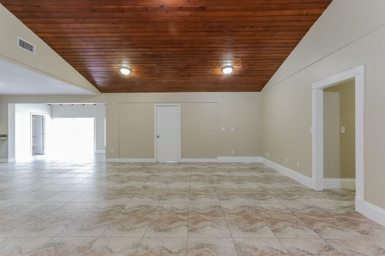 3575 SW 139th Ave - Photo 3 of 20
