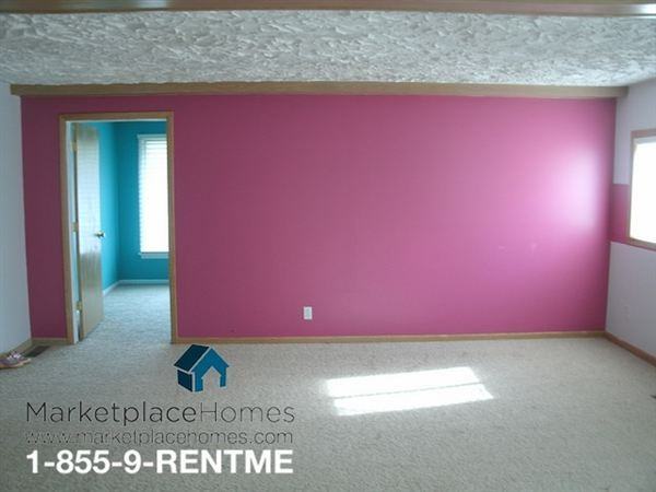 8943 Singing Hills Dr NE - Photo 3 of 14