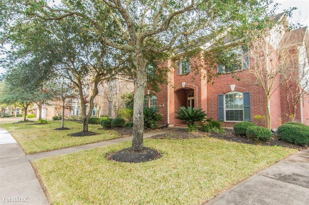2102 Upland Park Dr - Photo 2 of 10