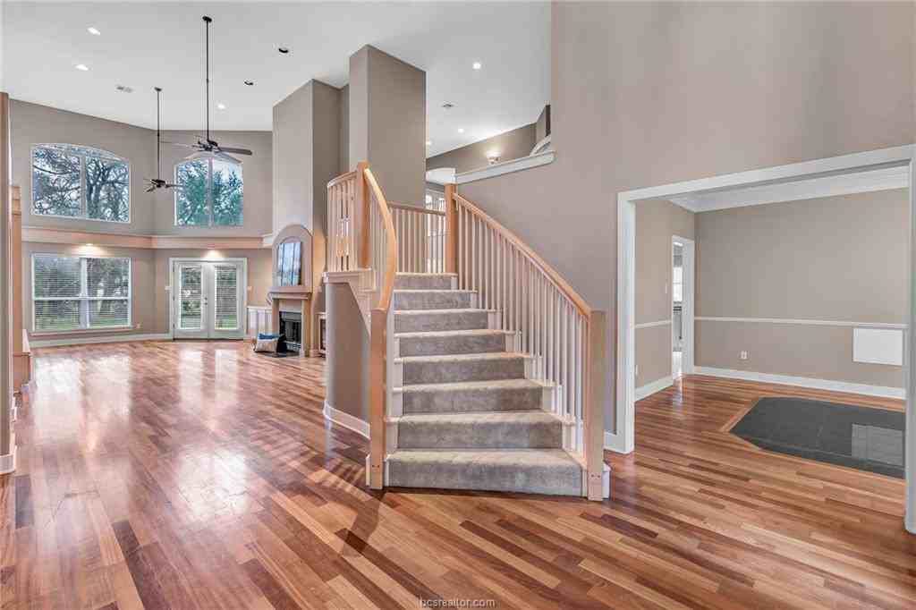 4901 Firestone Dr - Photo 3 of 44