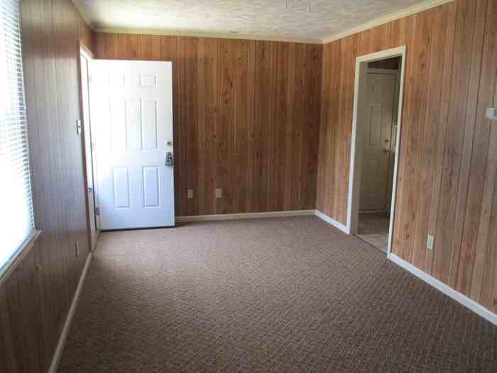 1511 3rd Ave - Photo 2 of 7