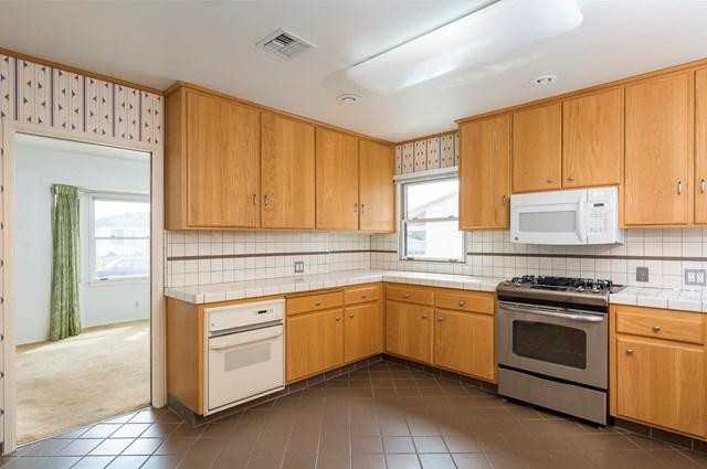 1153 S Anderson Way - Photo 2 of 5