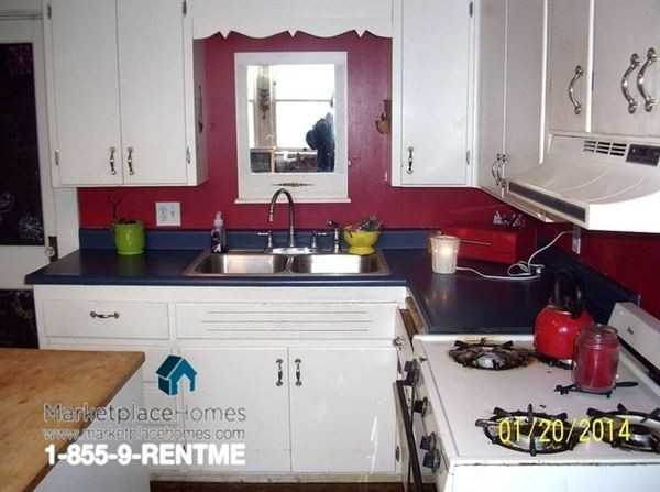 1996 Bourdon St - Photo 2 of 10