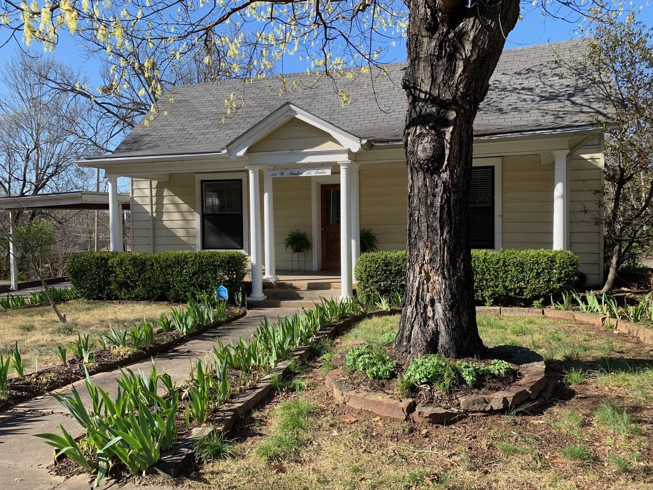 204 W Meadow St - Photo 2 of 19