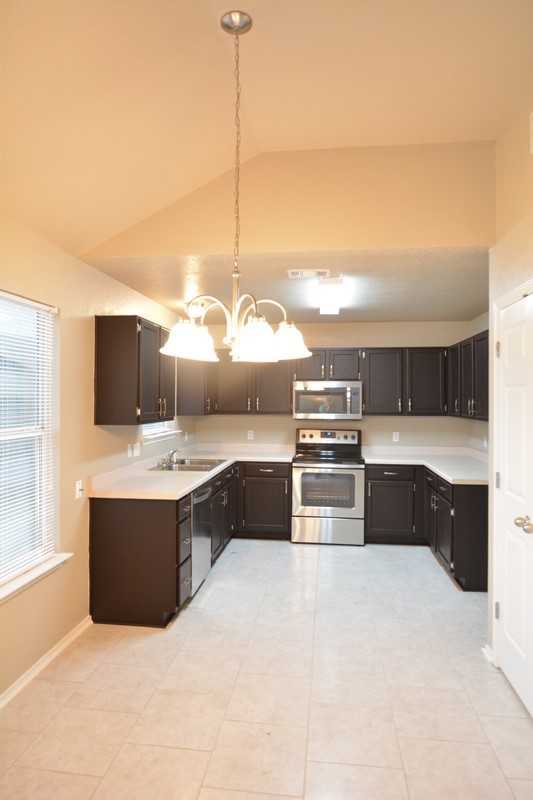 1605 Oak Chase Trl - Photo 4 of 19