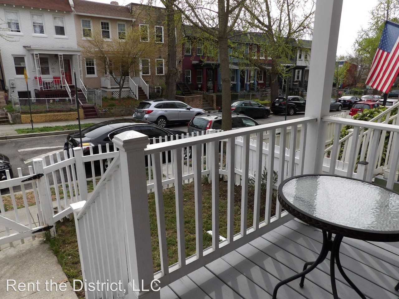 1114 Abbey Pl NE - Photo 2 of 21