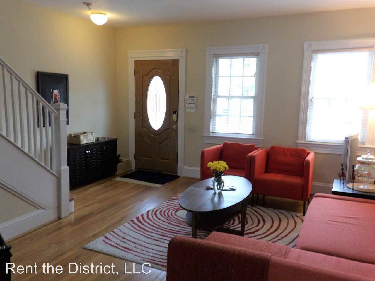 1114 Abbey Pl NE - Photo 3 of 21