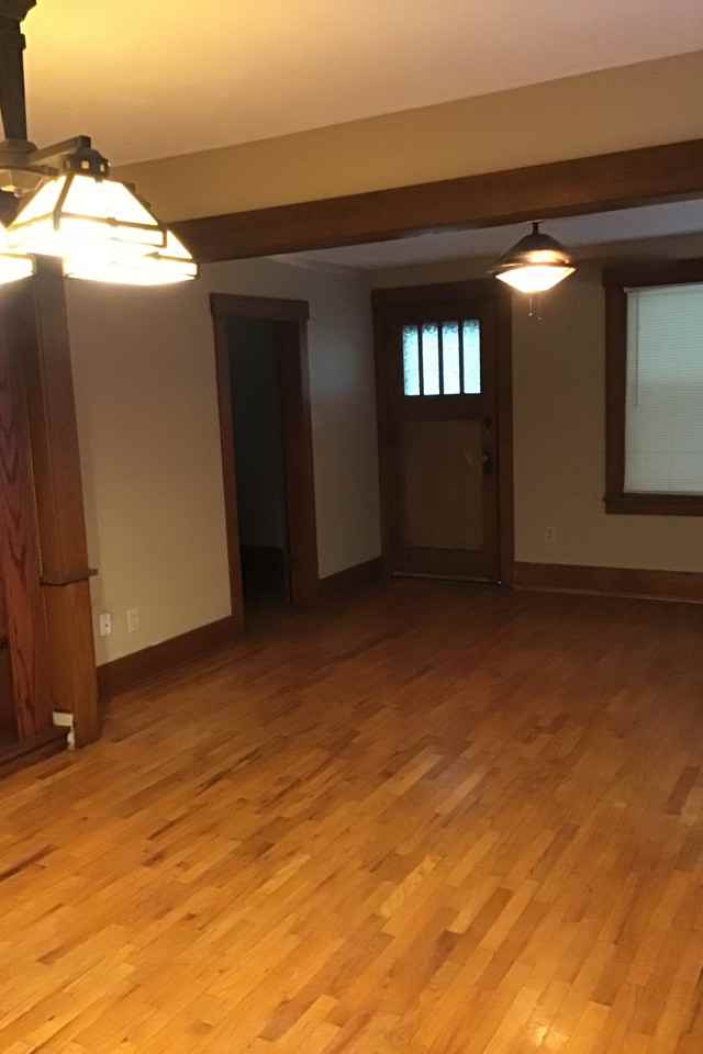 323 SW Lindenwood Ave - Photo 3 of 12