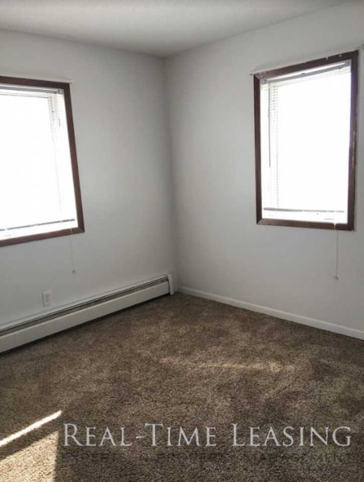 7515 240th Street East #4 - Photo 3 of 11