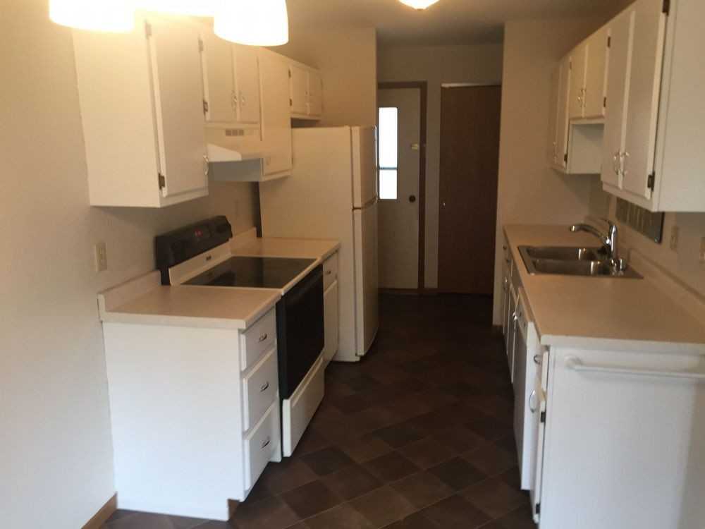 910 E Cedar Ave