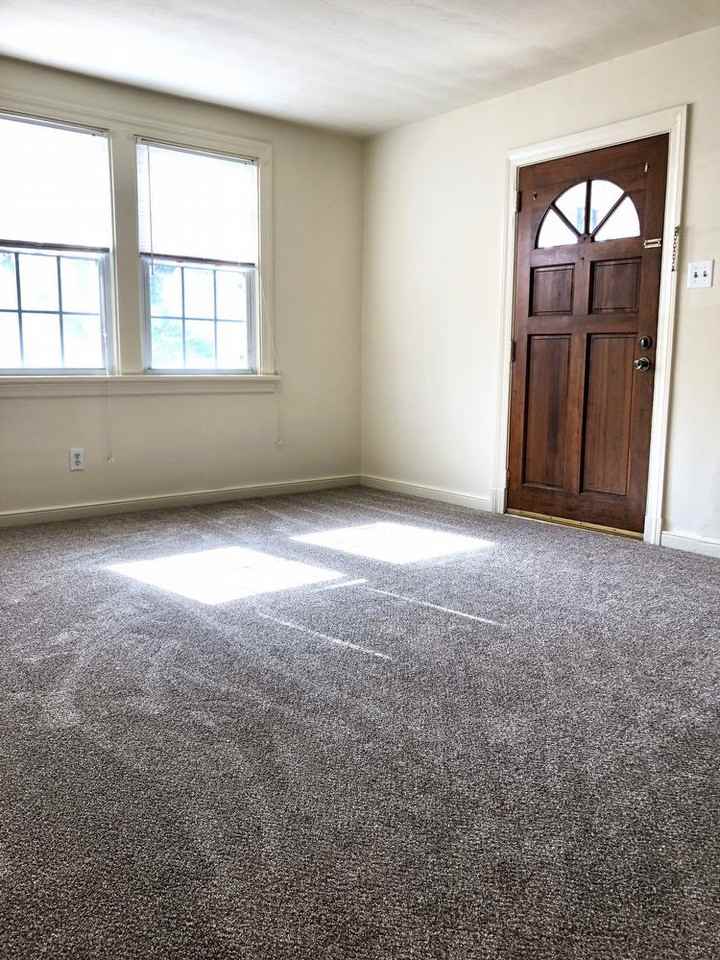 4413 Eanes Ln - Photo 2 of 8