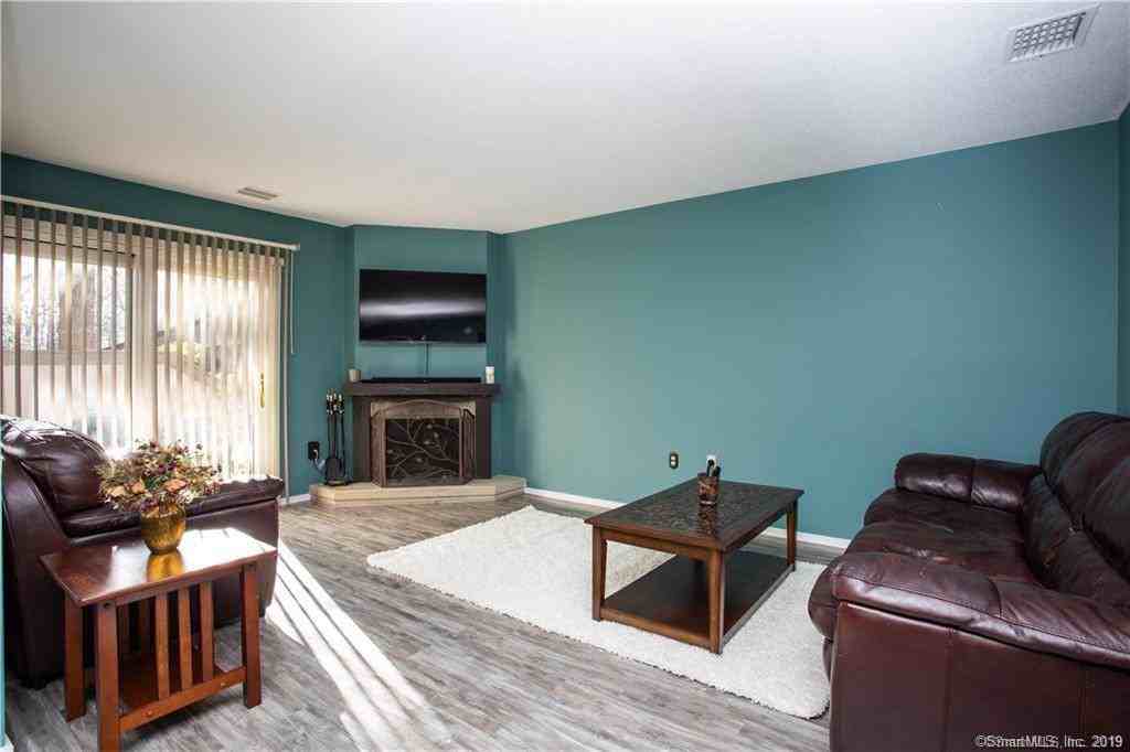 22 Chestnut Dr - Photo 3 of 37