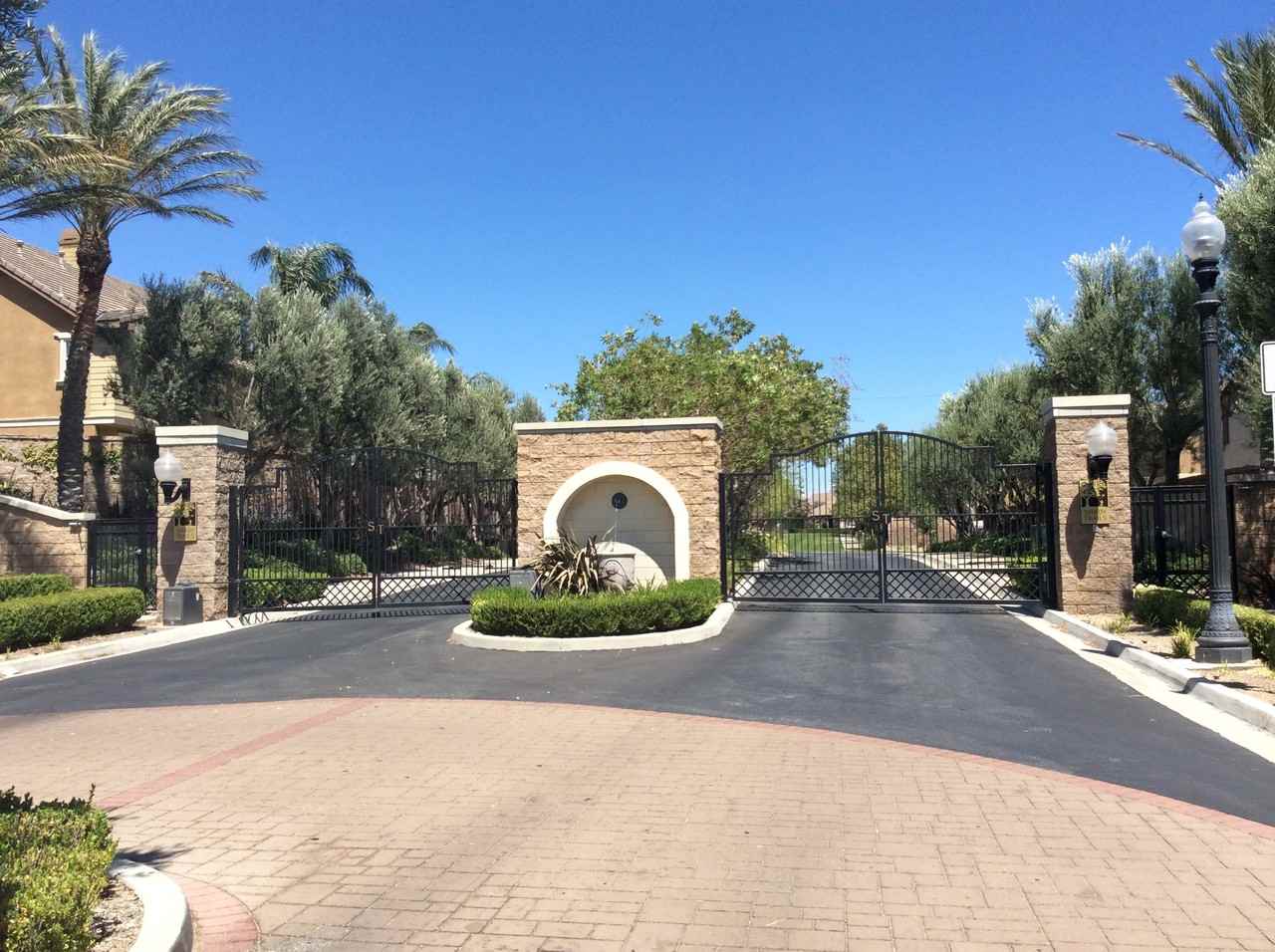 15538 Syracuse Ln - Photo 2 of 35