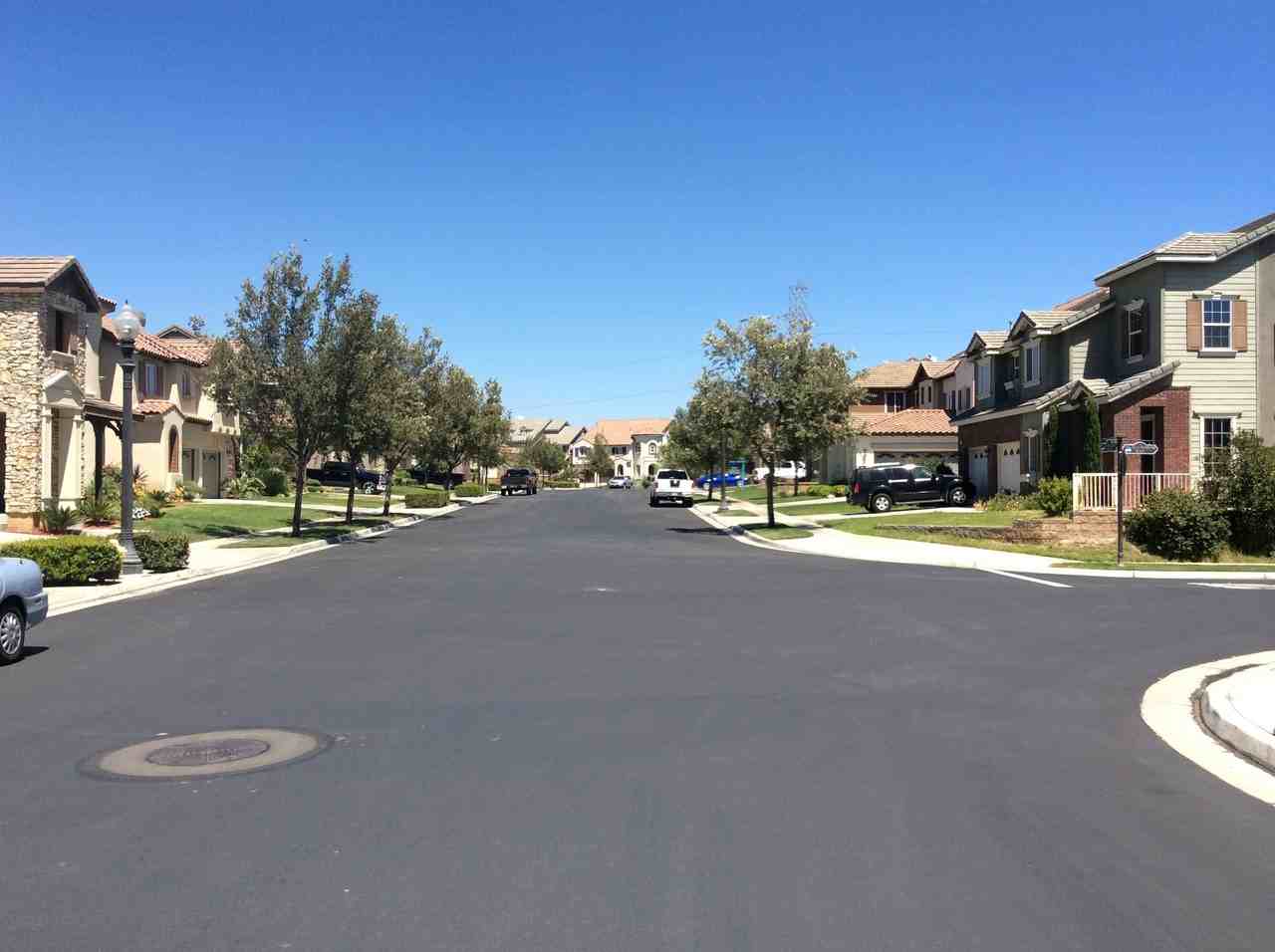 15538 Syracuse Ln - Photo 3 of 35