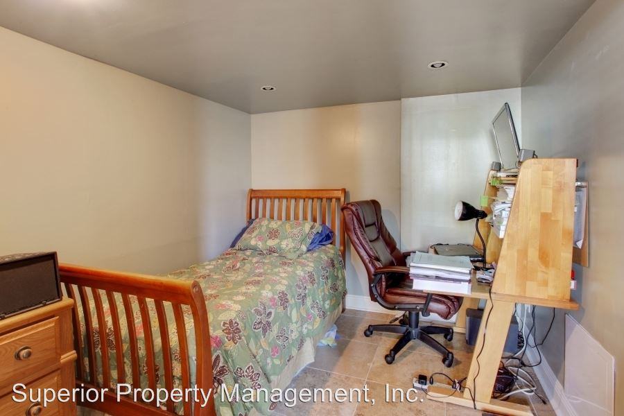 901-903 Jackson Ave - Photo 2 of 6