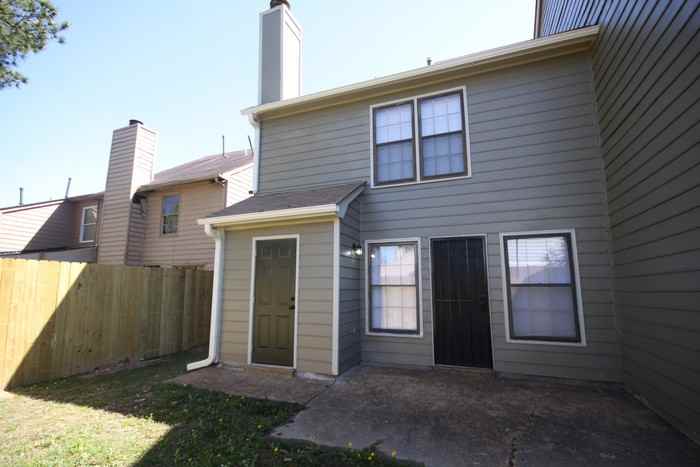 6384 Hunters Pl Dr - Photo 2 of 8