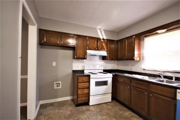 6384 Hunters Pl Dr - Photo 3 of 8